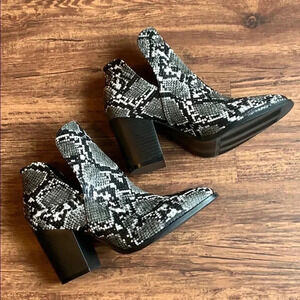 LALA IKAI Ankle Rodeo Boots Snakeskin Chucky Heel New